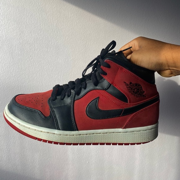 Air Jordan 1 Mid Reverse Banned - Picture 1 of 6